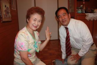 出来上がり後の記念撮影。<br />
素敵な笑顔で一緒に撮らせていただきました。