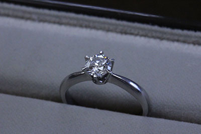 結婚25周年を記念して立て爪の指輪をシンプルネックレスにリフォーム